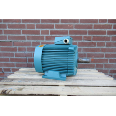 .3,7 KW  930 RPM  Asmaat 38mm. Used.